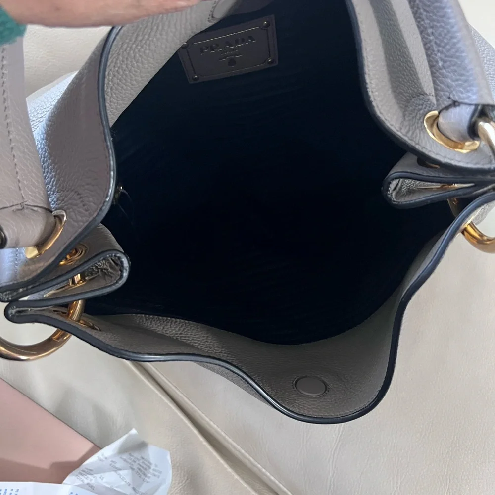 Excellent condition Prada handbag - Picture 2 of 4